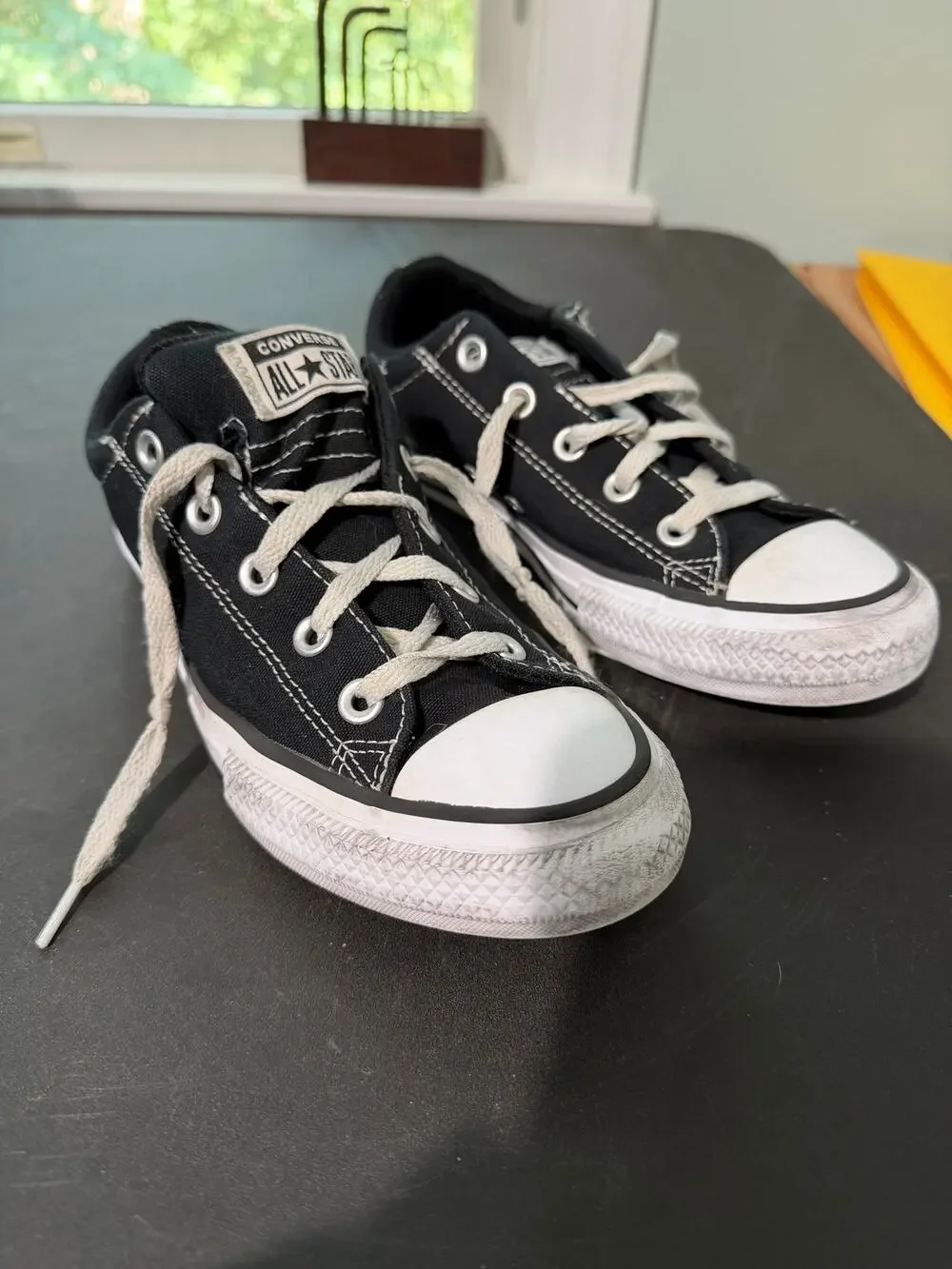 Converse Chuck Taylor All Star Low Top Black White Kids Size 4 A01693F